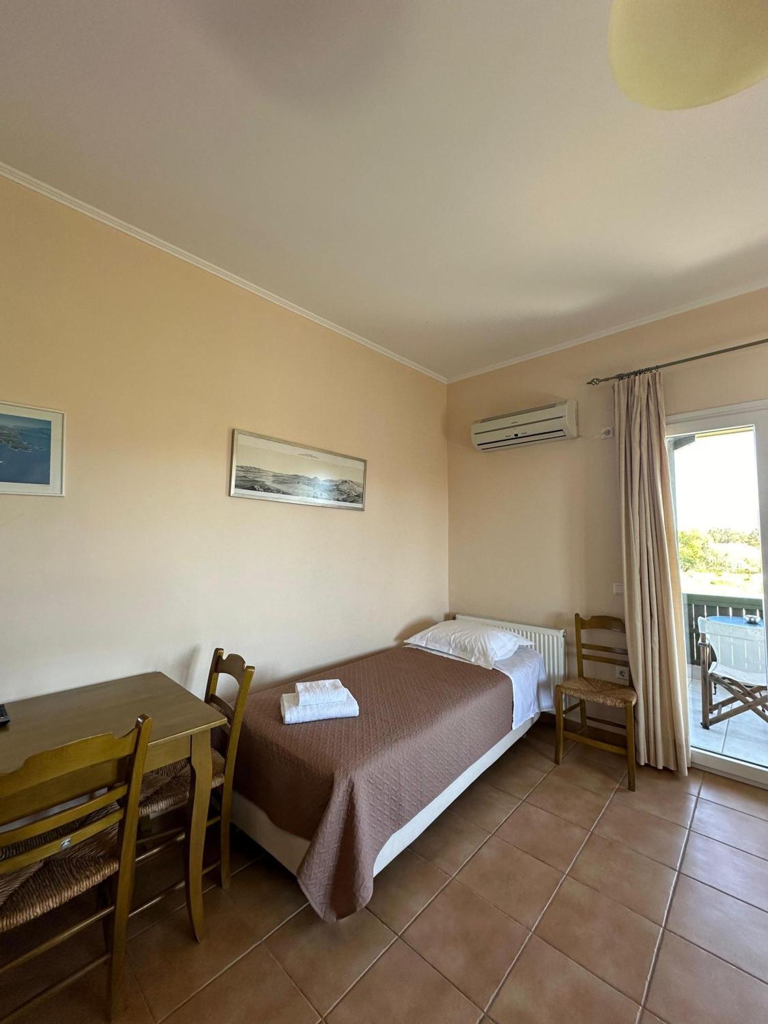 Porto Nirikos Lefkada - Private Parking Lefkada City Exterior foto